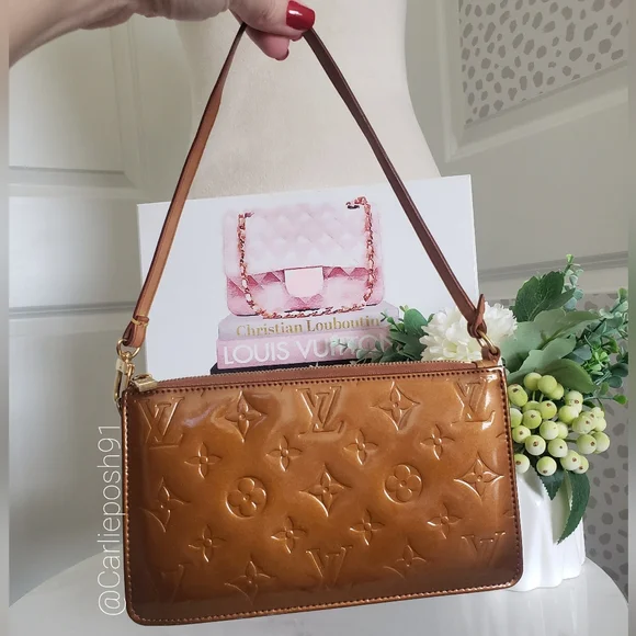 **SOLD** Authentic Pre-owned Louis Vuitton Lexington Vernis Pochette Bag - Picture 6 of 15